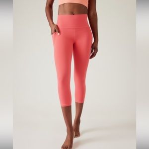 Athleta Salutation stash Capri